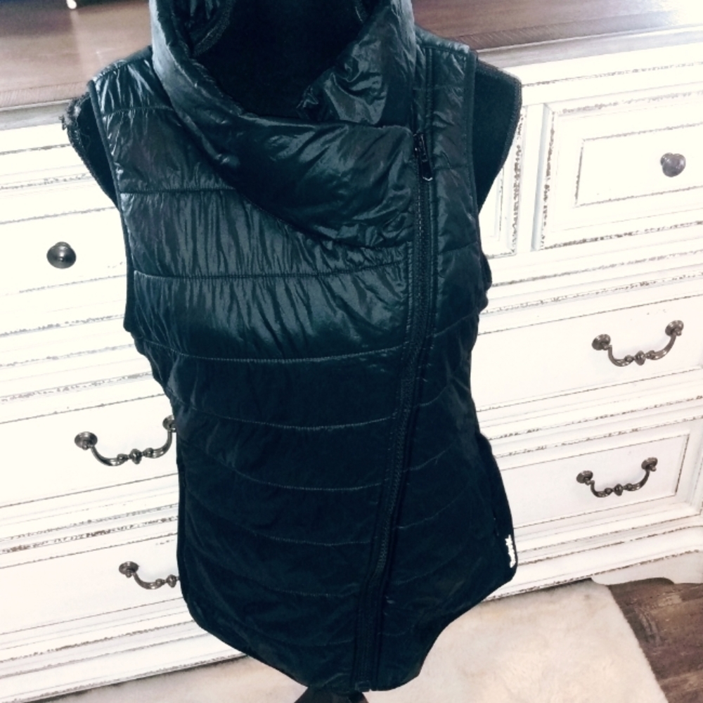 Reebok , High Neck , Zip Up Puffer Vest, Women's Size Large 💖
